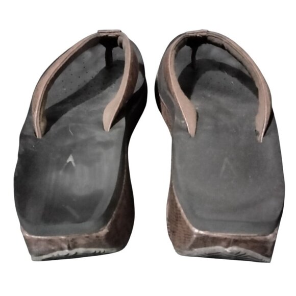 Volatile Womens Slip-On Wedge Thong Sandals Size 7 Brown Leather EVA Insole Comf - Picture 8 of 9